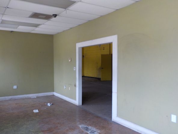 Tejon Plaza: 1601 Alton Gloor , Brownsville, TX 78526